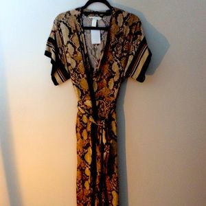 Cool and trendy jumpsuit with belt